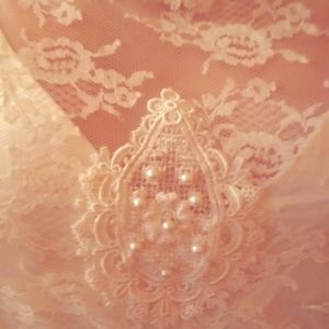 🌹Vintage 👰 Wedding 👗 comes with matching Vail (Petite👰 Brides)
(Size 8p)